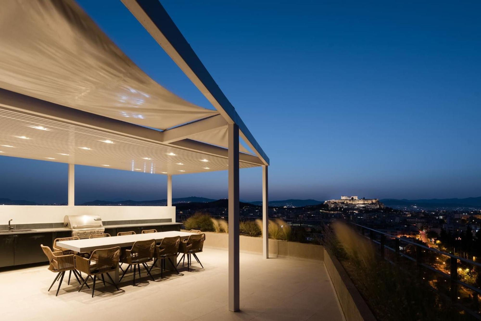 Urban Apt With Stunning Acropolis View & Roofdeck Атина Екстериор снимка