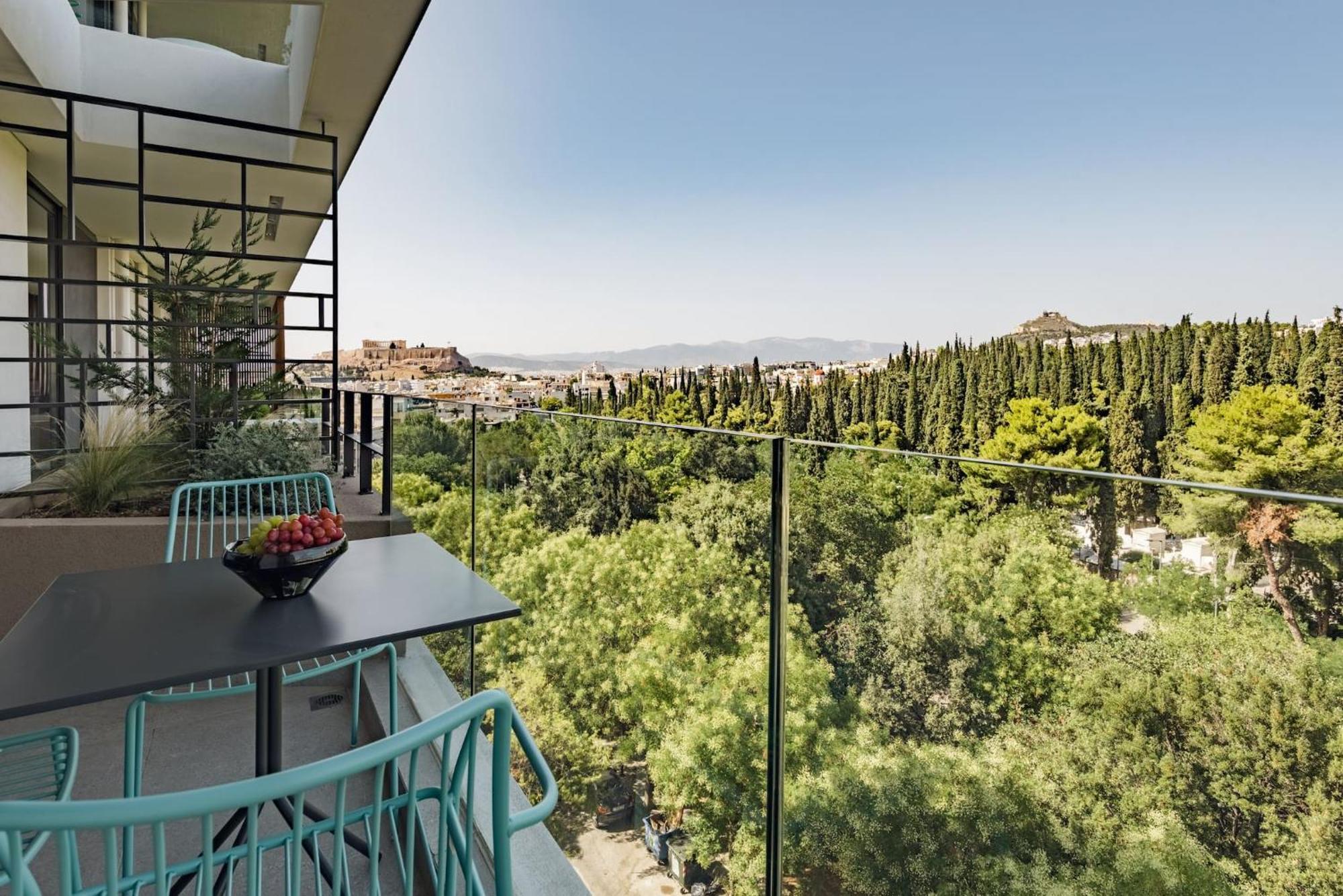 Urban Apt With Stunning Acropolis View & Roofdeck Атина Екстериор снимка