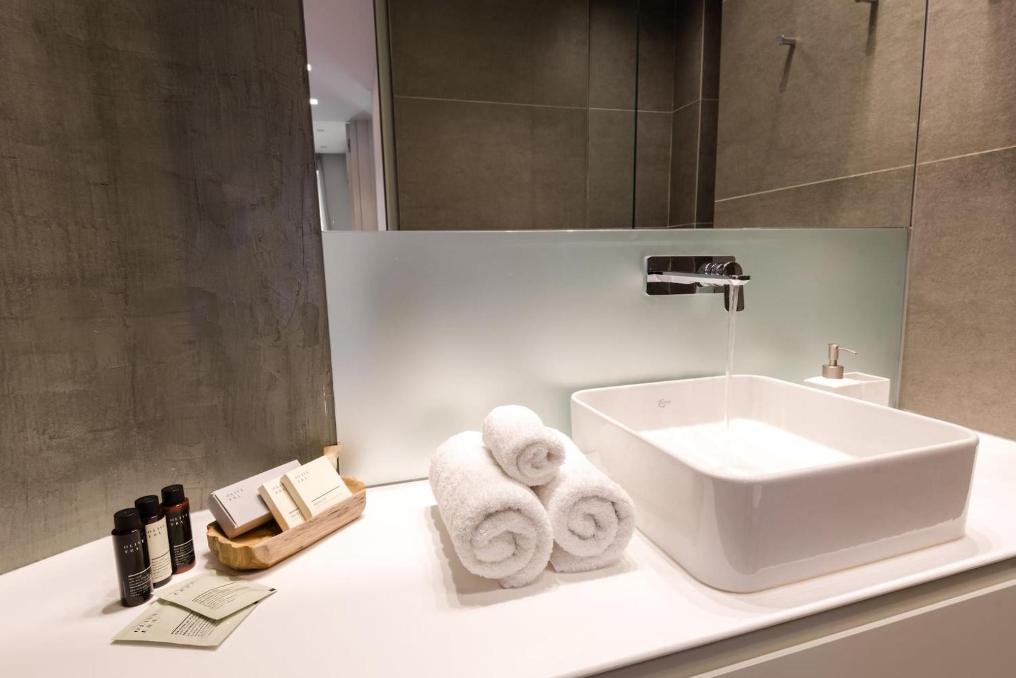 Urban Apt With Stunning Acropolis View & Roofdeck Атина Екстериор снимка