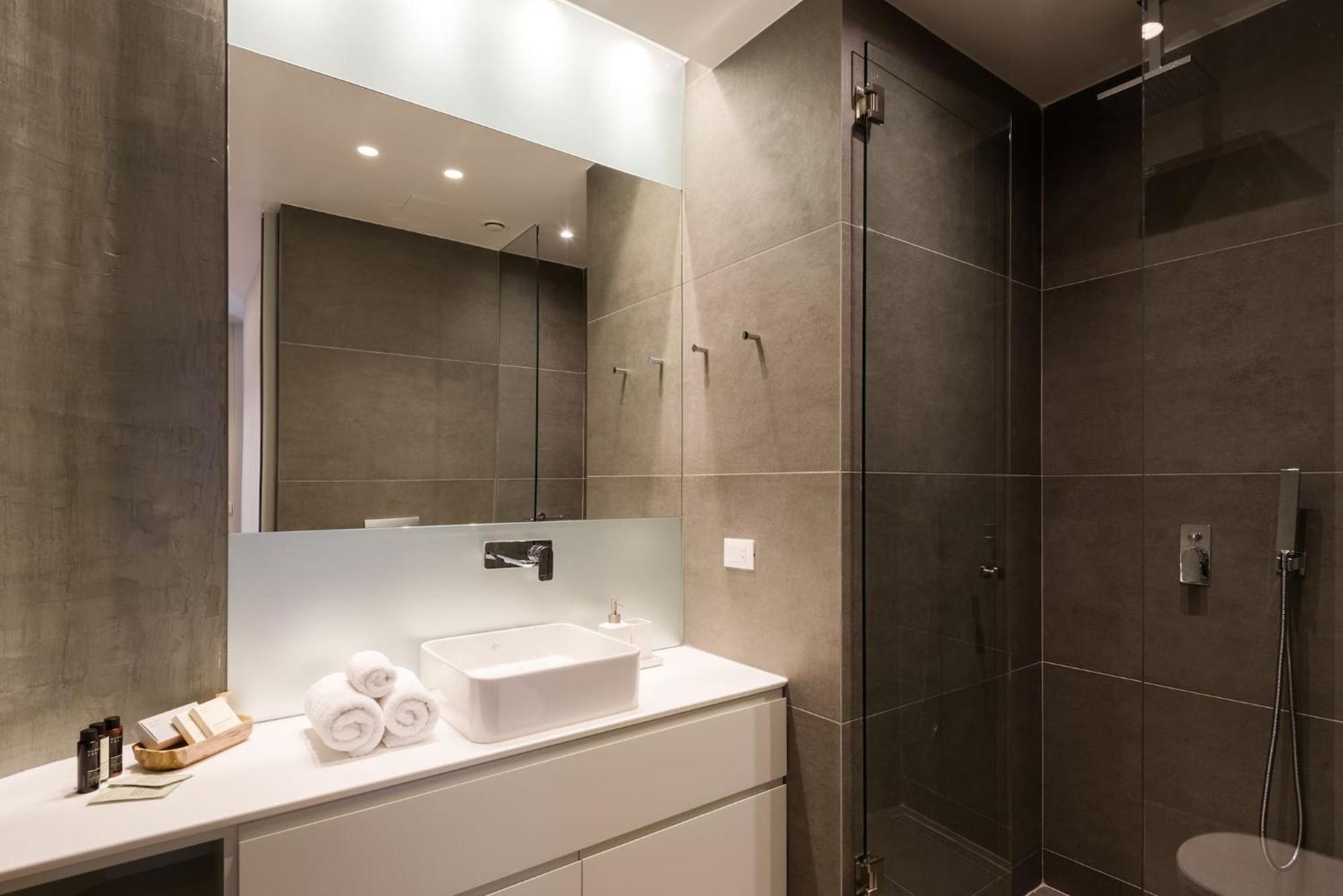 Urban Apt With Stunning Acropolis View & Roofdeck Атина Екстериор снимка
