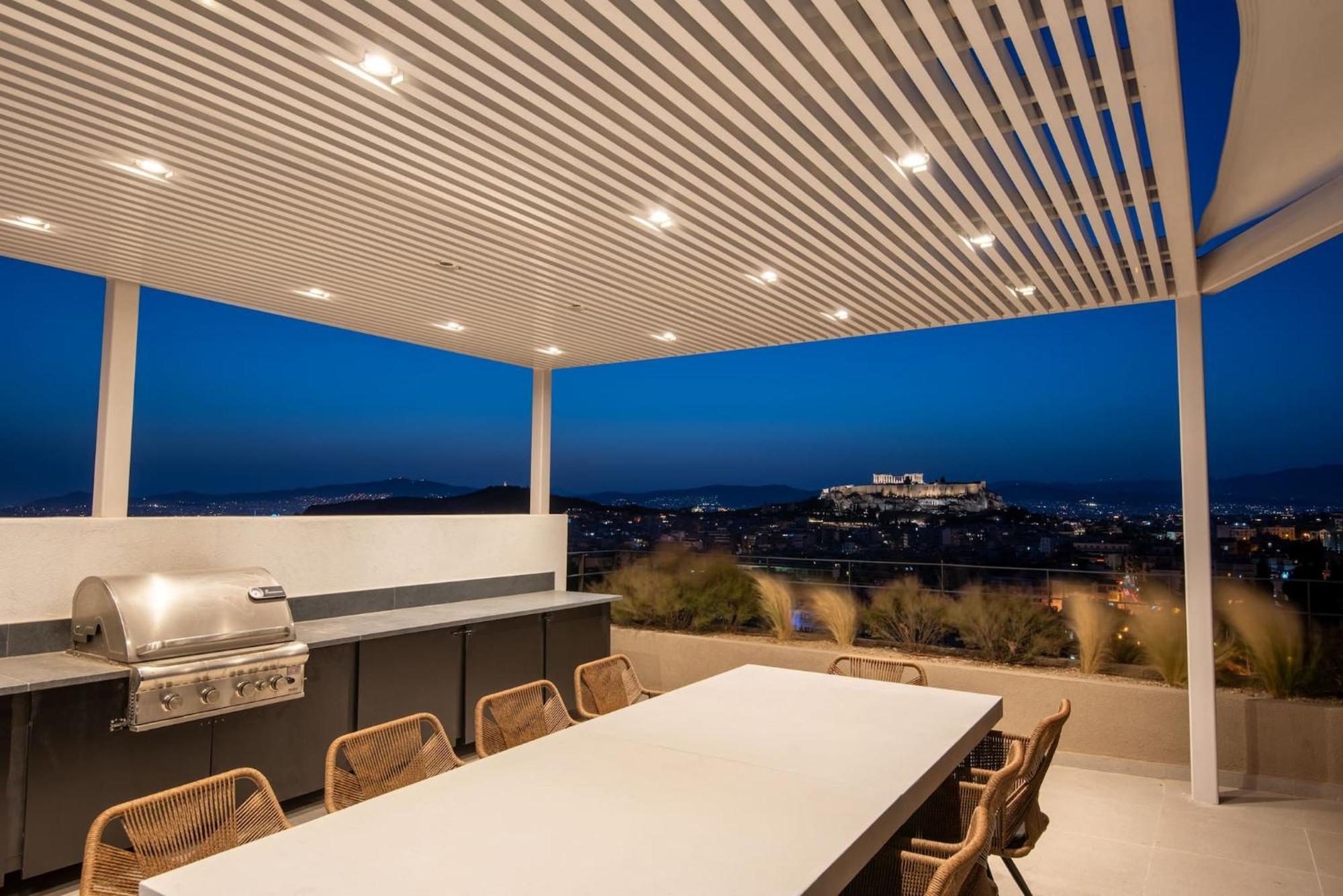 Urban Apt With Stunning Acropolis View & Roofdeck Атина Екстериор снимка
