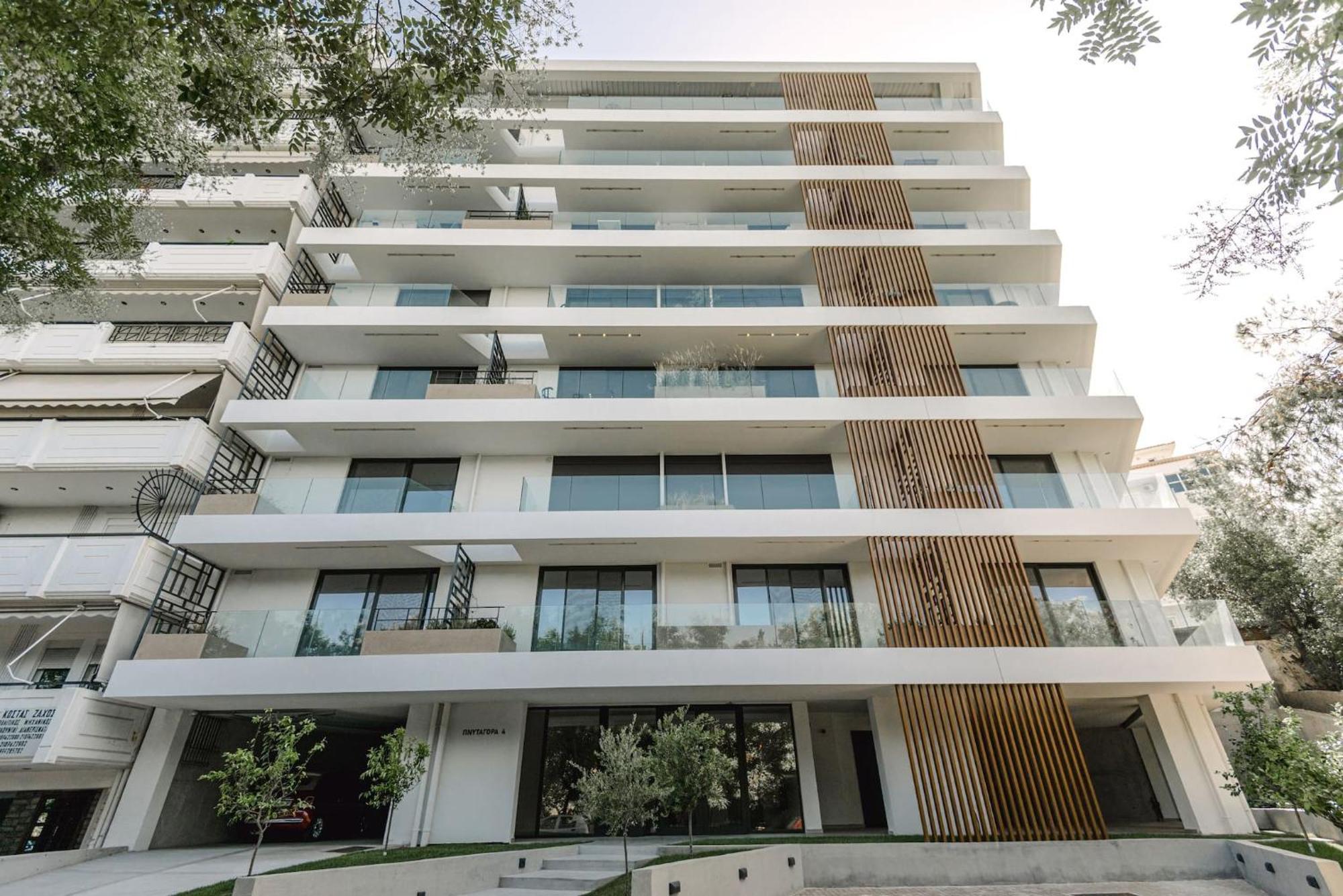 Urban Apt With Stunning Acropolis View & Roofdeck Атина Екстериор снимка